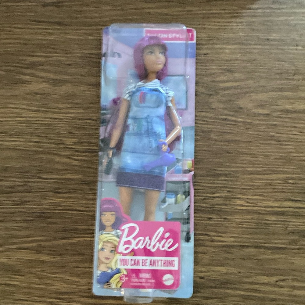 Barbie salon stylist